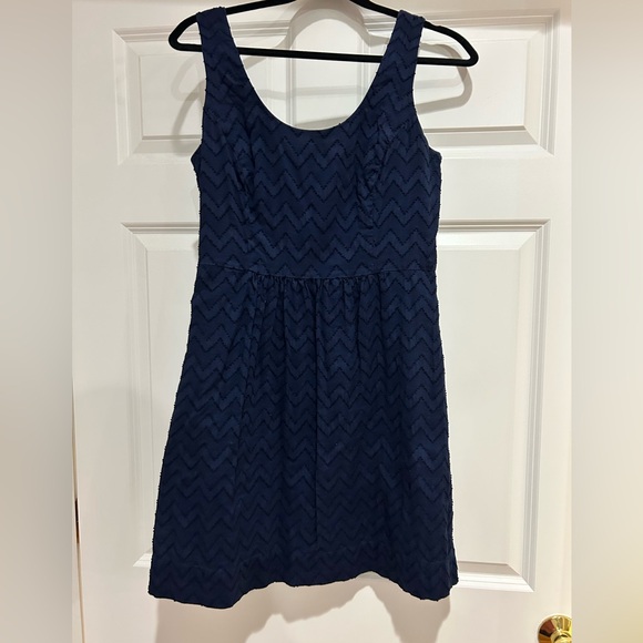 Vineyard Vines Dresses & Skirts - Vineyard Vines Navy Blue Textured Chevron Sleeveless Dress Size 6